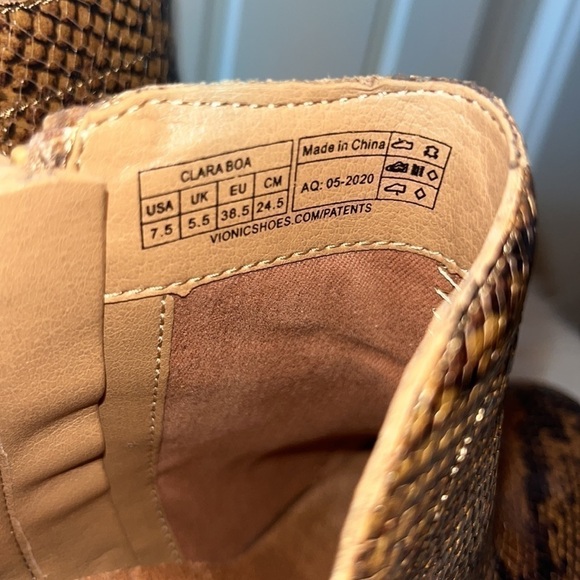 VIONIC Clara Ankle Boot embossed leather tan snake print ankle bootie size 7.5 - Picture 9 of 14